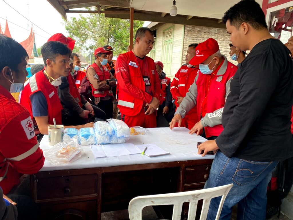 Tim Evakuasi Lanjutkan Pencarian Pendaki Yang Terjebak Erupsi Gunung ...